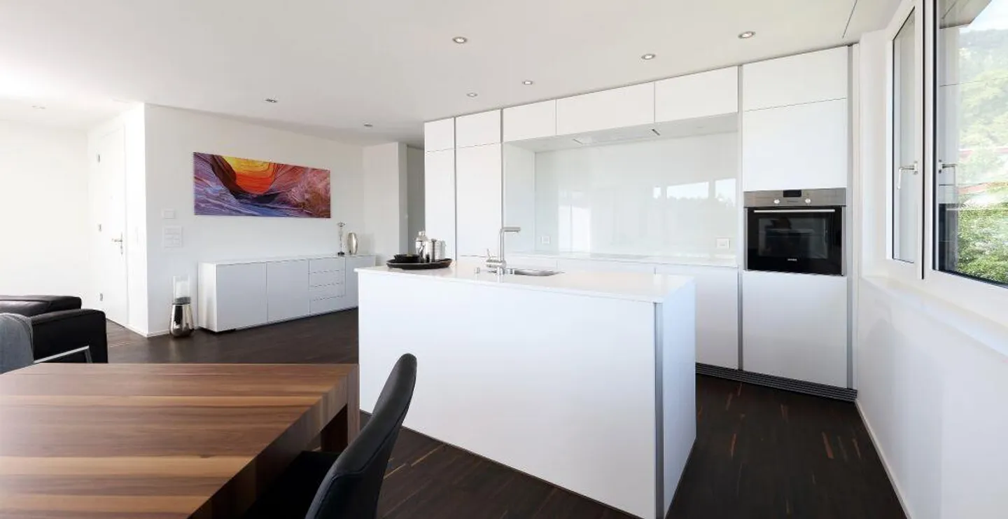 Appartement 2,5 pièces lumineux, spacieux et meublé - Photo 2 sur 9