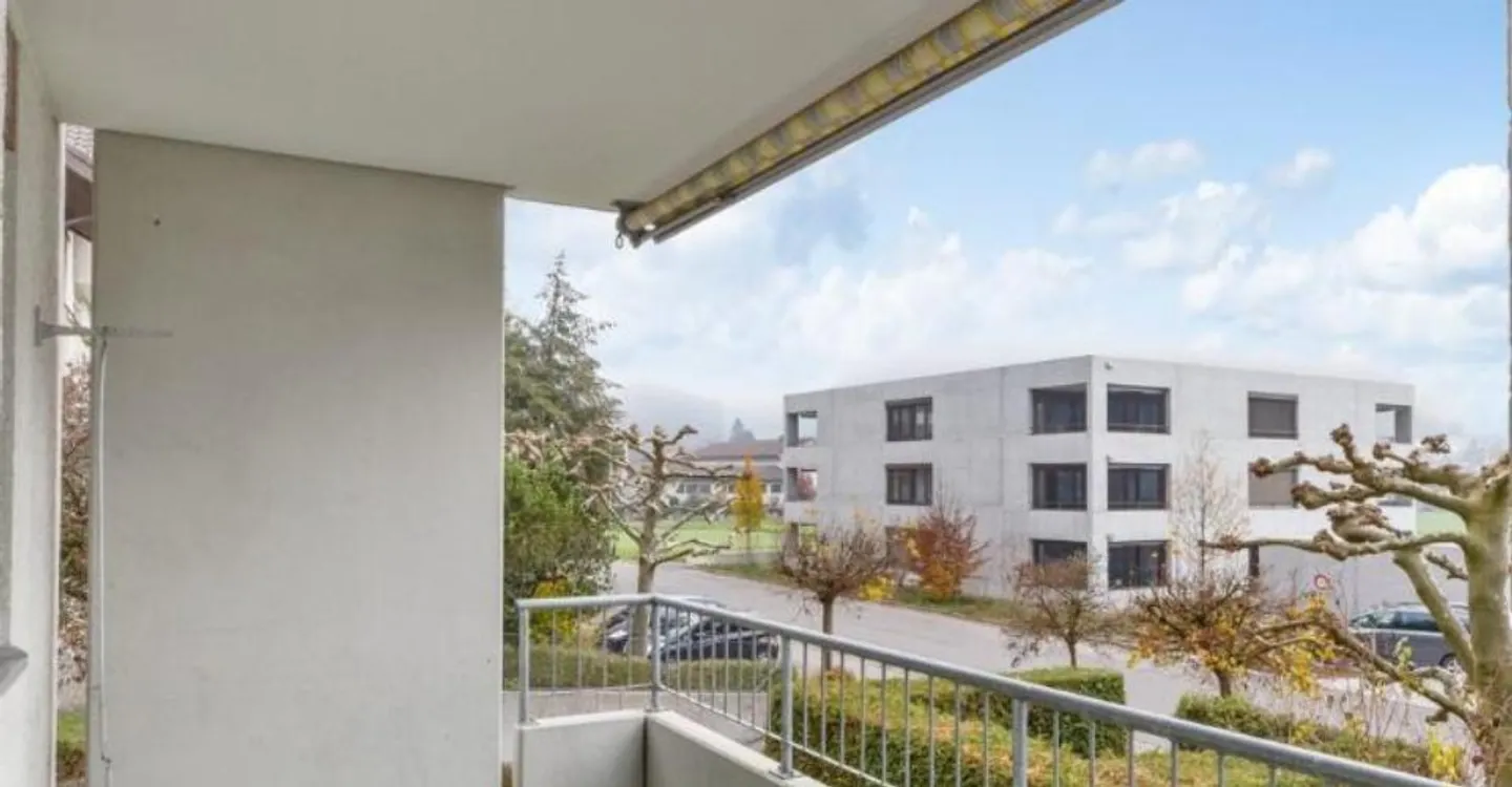 Ampio appartamento luminoso con balcone - situato in posizione centrale e nel verde - Foto 7 di 8