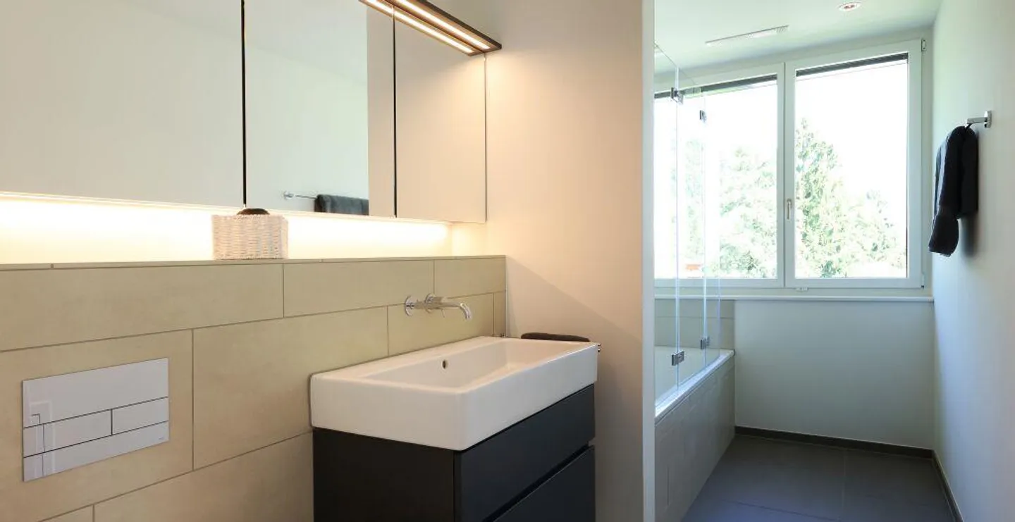 Appartement 2,5 pièces lumineux, spacieux et meublé - Photo 6 sur 9