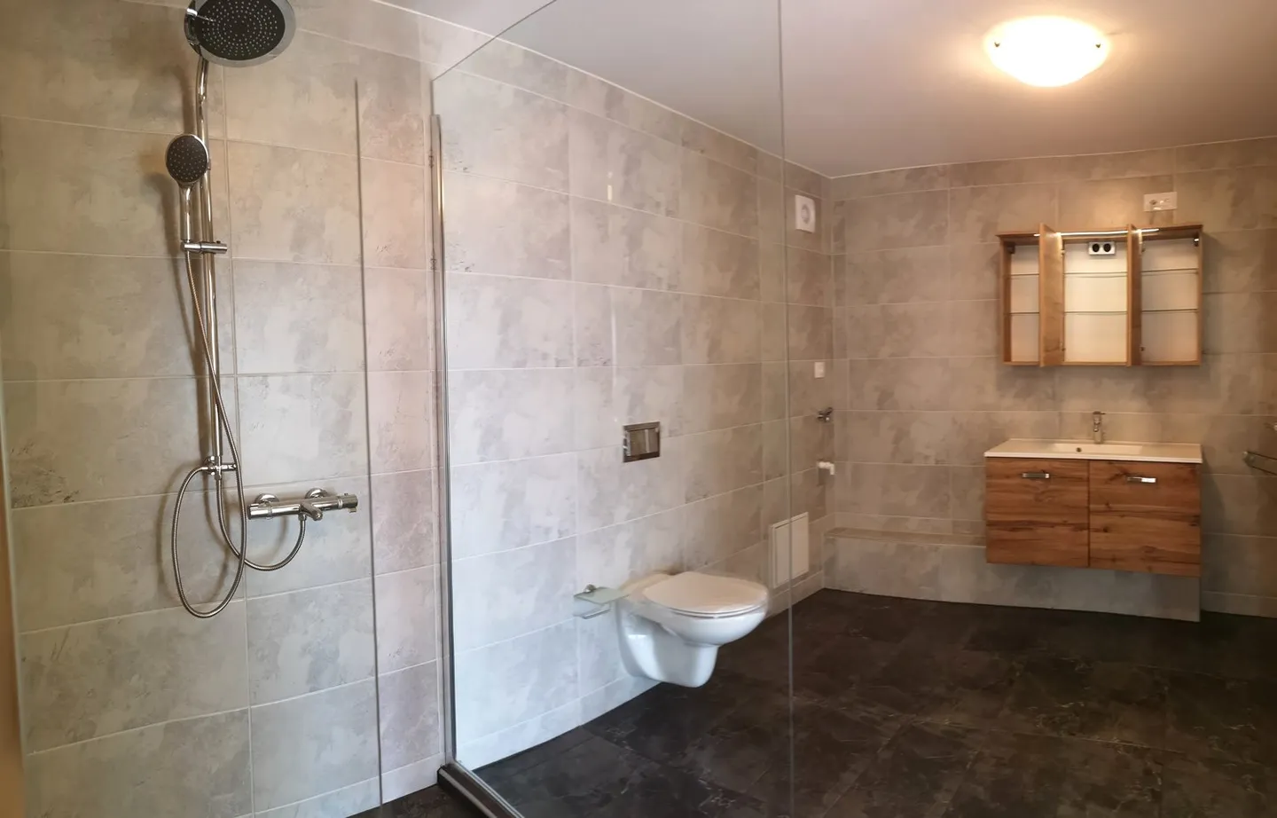 Magnificent 4.5-room apartment with terrace and veranda, 200m2 garden optional - Photo 16 of 24