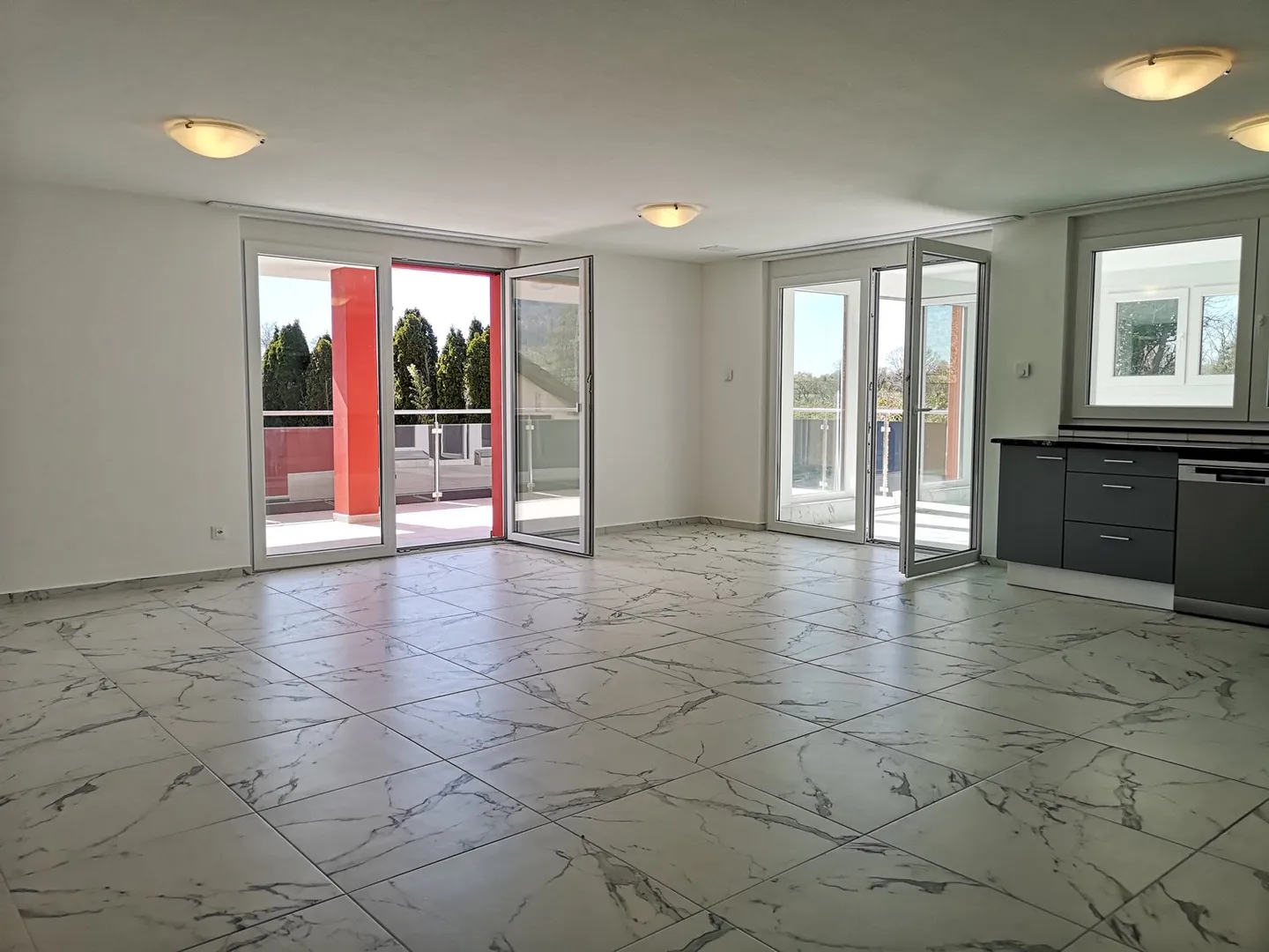 Magnificent 4.5-room apartment with terrace and veranda, 200m2 garden optional - Photo 11 of 24