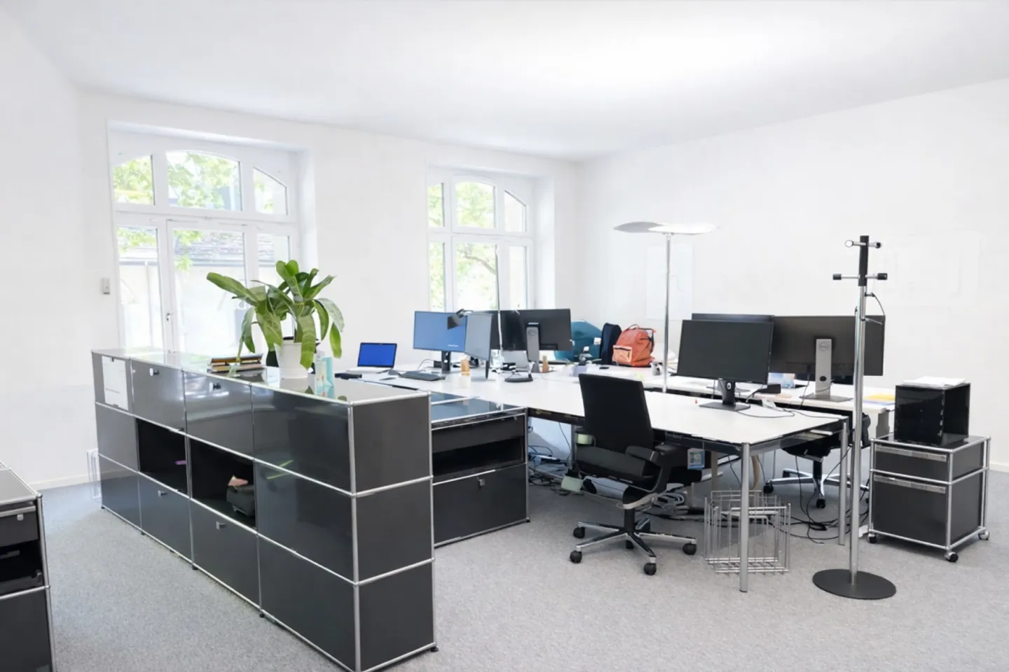 Prestigious office of 430m² in the heart of Lausanne. - Photo 2 of 10