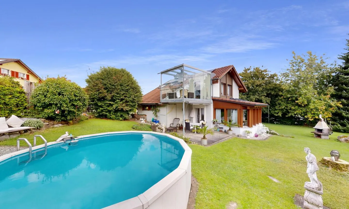 Casa unifamiliare di 5,5 stanze in una posizione tranquilla a Wittenbach - Foto 3 di 13