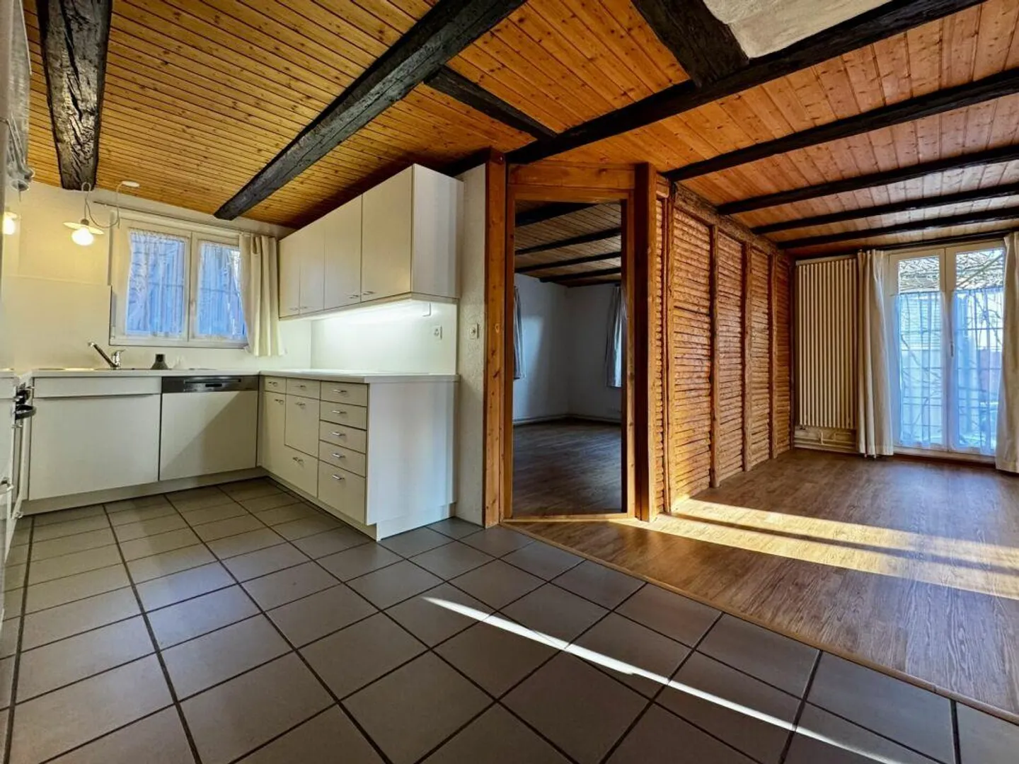 Appartement Charmant avec Terrasse - Photo 3 sur 10