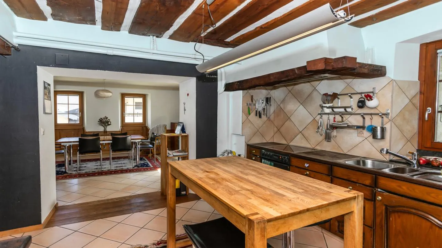 IN VENDITA CASA CON CARATTERE 5.5 STANZE A CHAMOSON - Foto 4 di 13