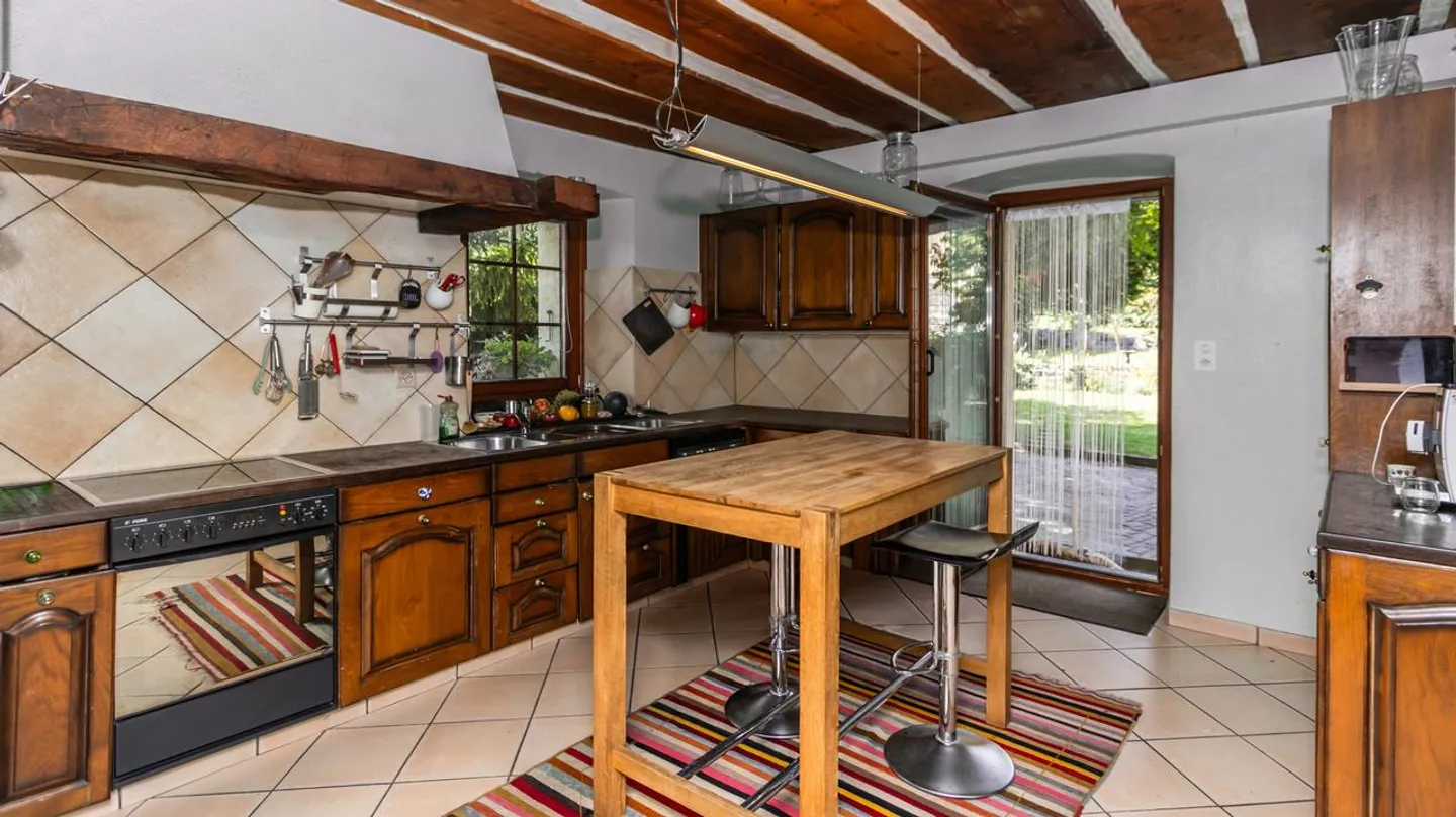 IN VENDITA CASA CON CARATTERE 5.5 STANZE A CHAMOSON - Foto 5 di 13
