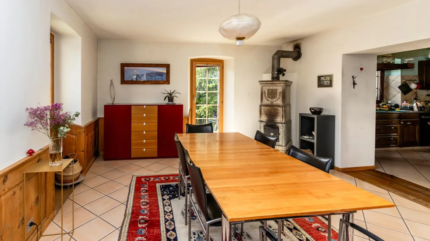 IN VENDITA CASA CON CARATTERE 5.5 STANZE A CHAMOSON - Foto 3 di 13