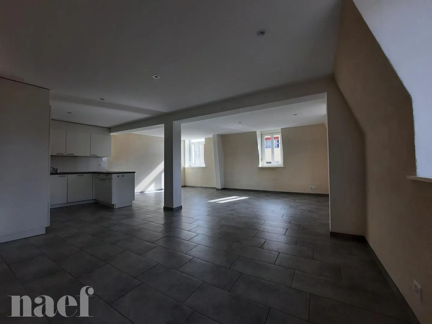 Schönes 3,5-Zimmer-Apartment im 4. Stock mit Aufzug - Photo 1 of 8