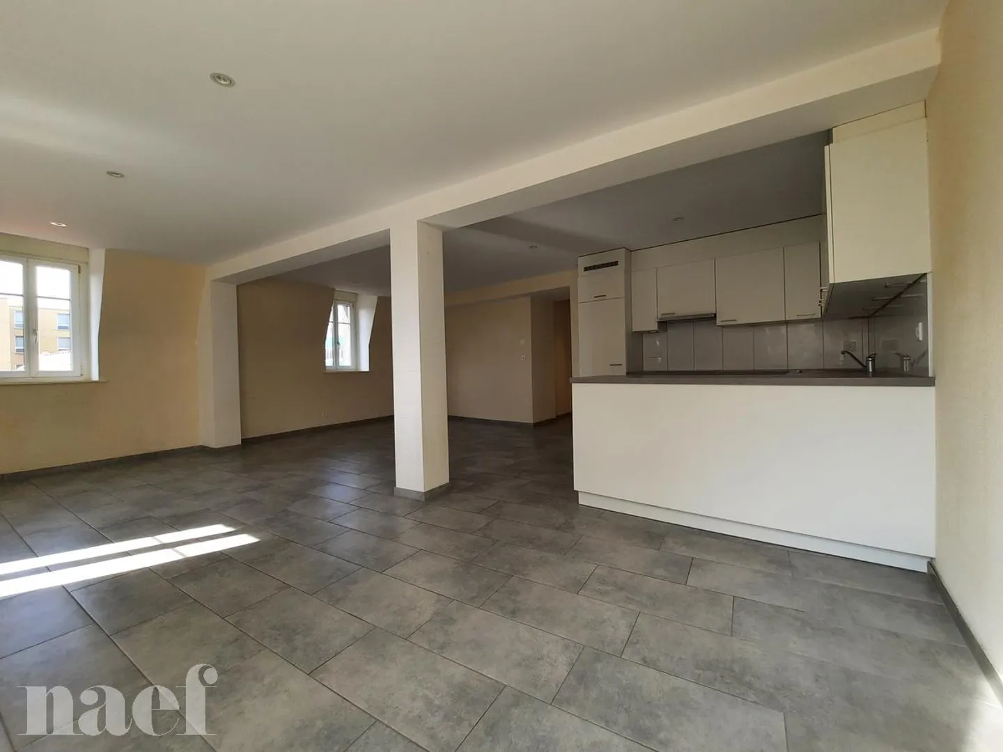 Schönes 3,5-Zimmer-Apartment im 4. Stock mit Aufzug - Photo 2 of 8