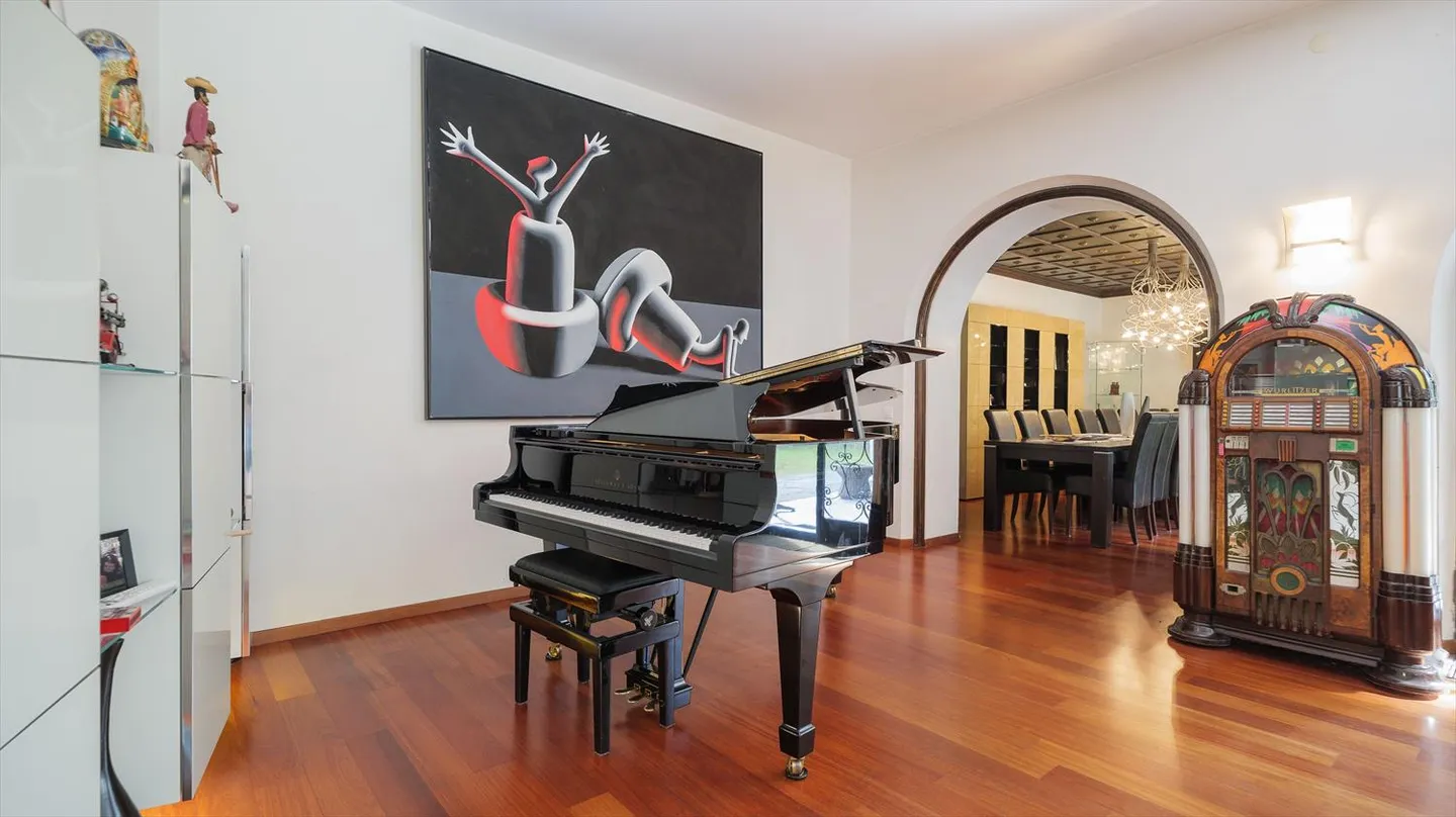 Villa di 16.5 camere con piscina coperta a Pollegio - Foto 4 di 9