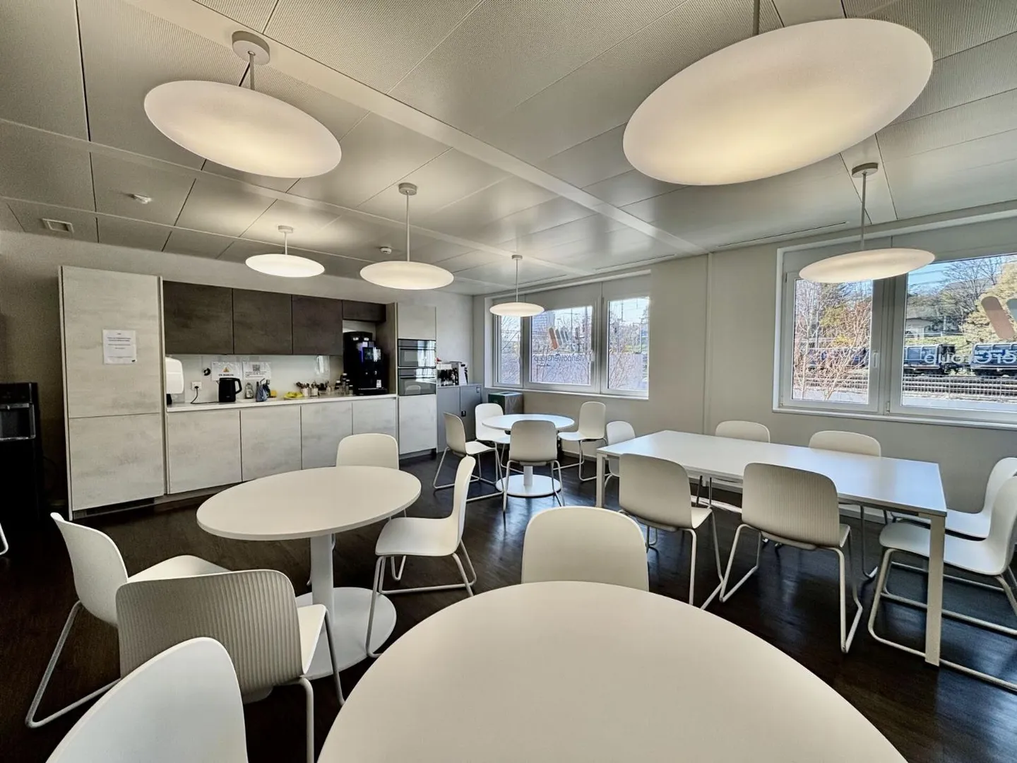 Grand plateau de bureau de 700m² moderne Gare CFF Morges ! - Photo 2 sur 9