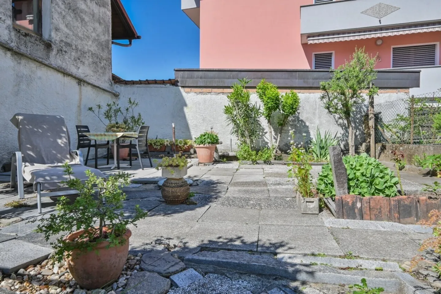 Large and well-kept historic Ticino house with splendid outdoor space - Photo 3 of 15