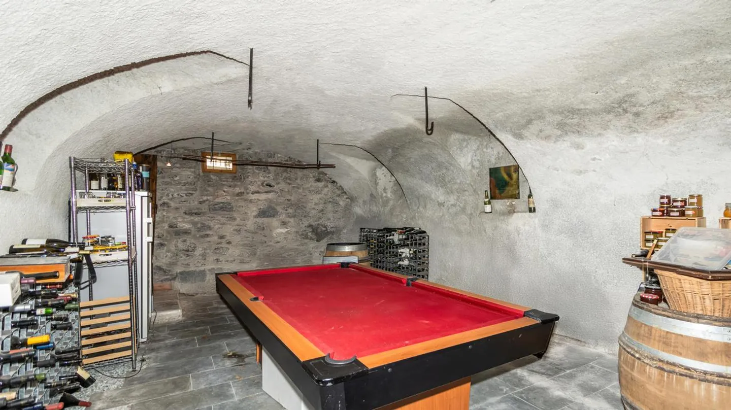 IN VENDITA CASA CON CARATTERE 5.5 STANZE A CHAMOSON - Foto 8 di 13