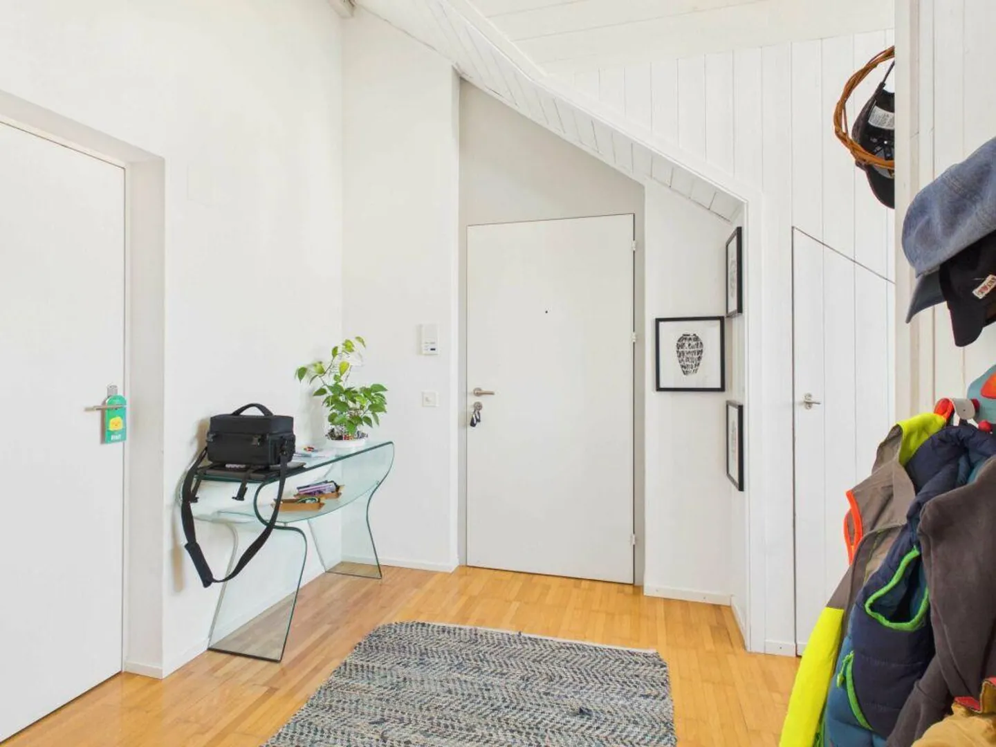 Attico unico di 3,5 locali con cucina e bagno moderni - Foto 3 di 12