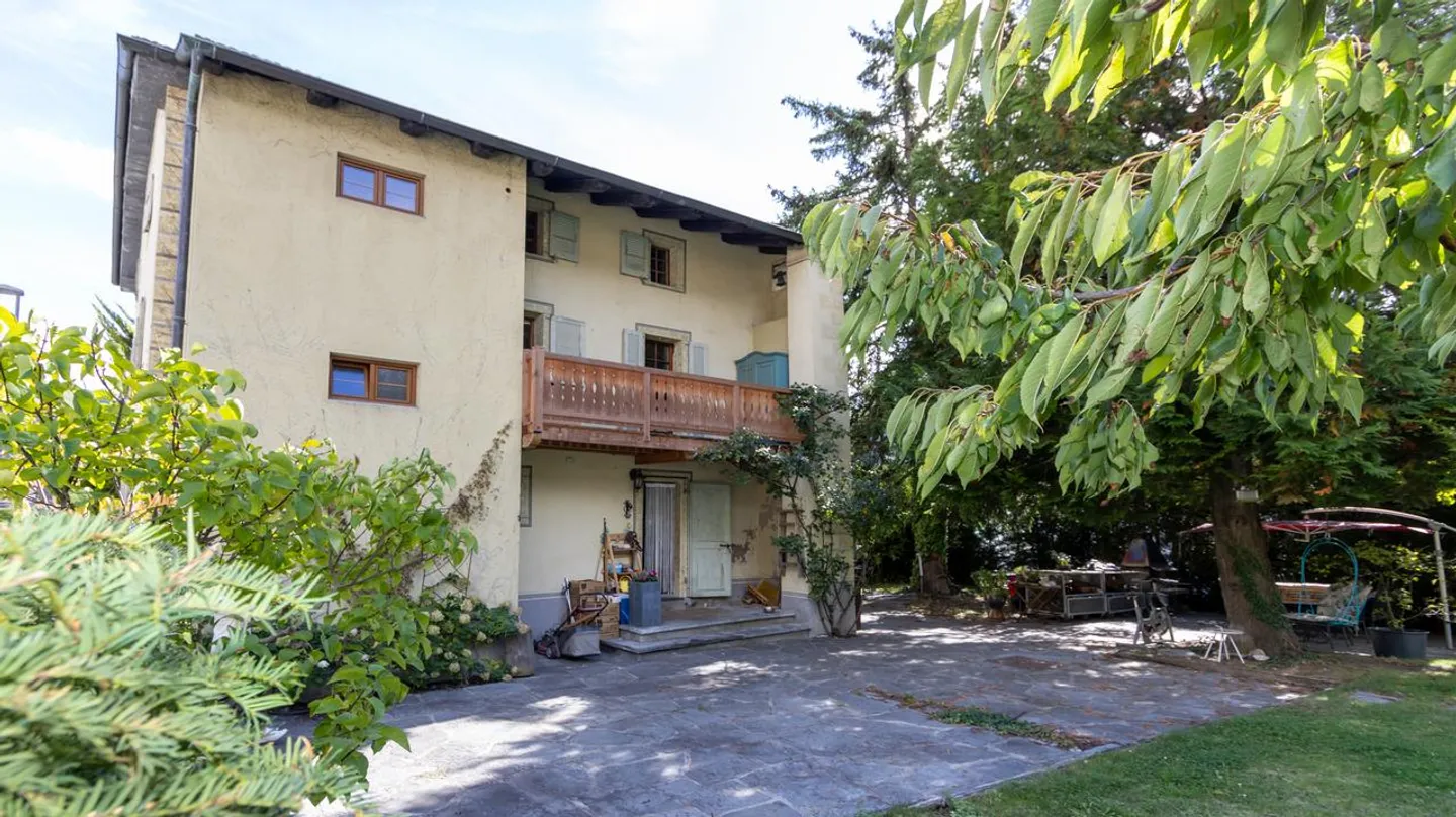 IN VENDITA CASA CON CARATTERE 5.5 STANZE A CHAMOSON - Foto 11 di 13