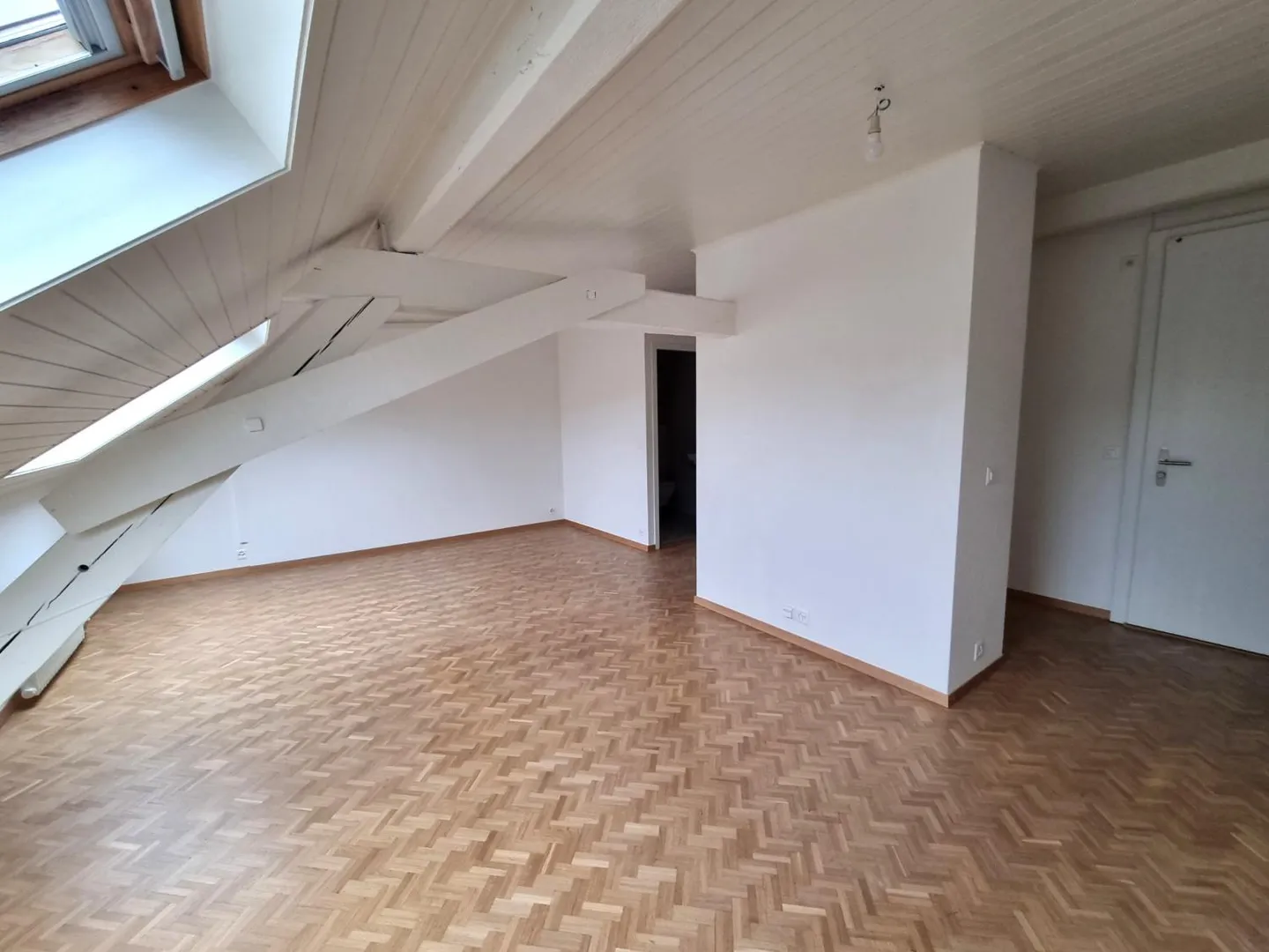 Dachgeschosswohnung mit 6 Zimmern in der Jonction - Foto 1 von 13