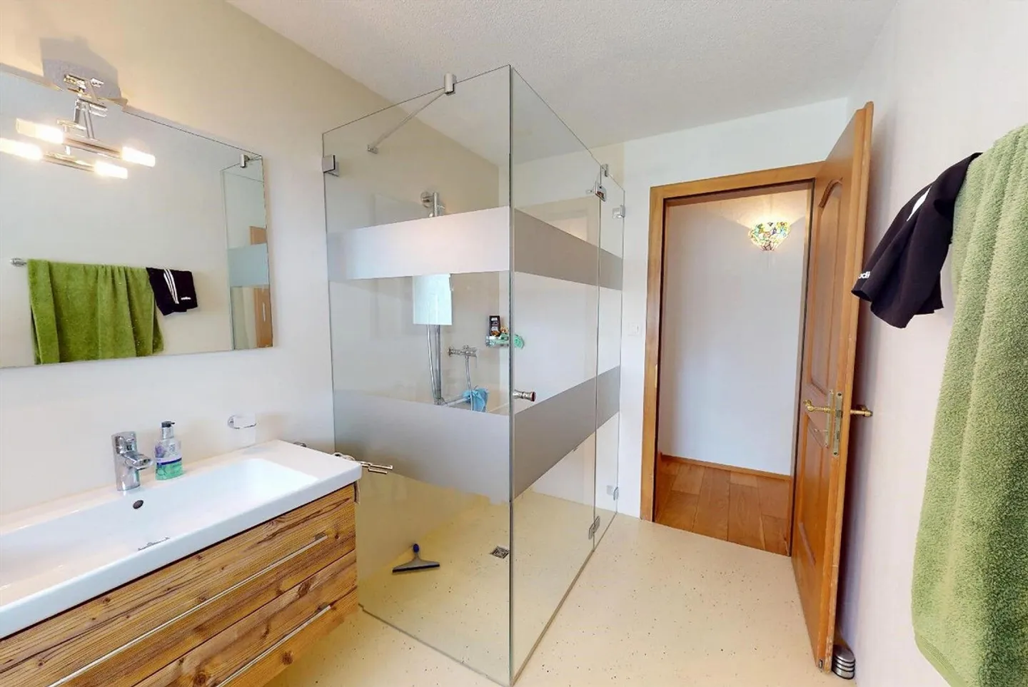 Modernes Apartment mit Aussicht - Foto 3 von 14