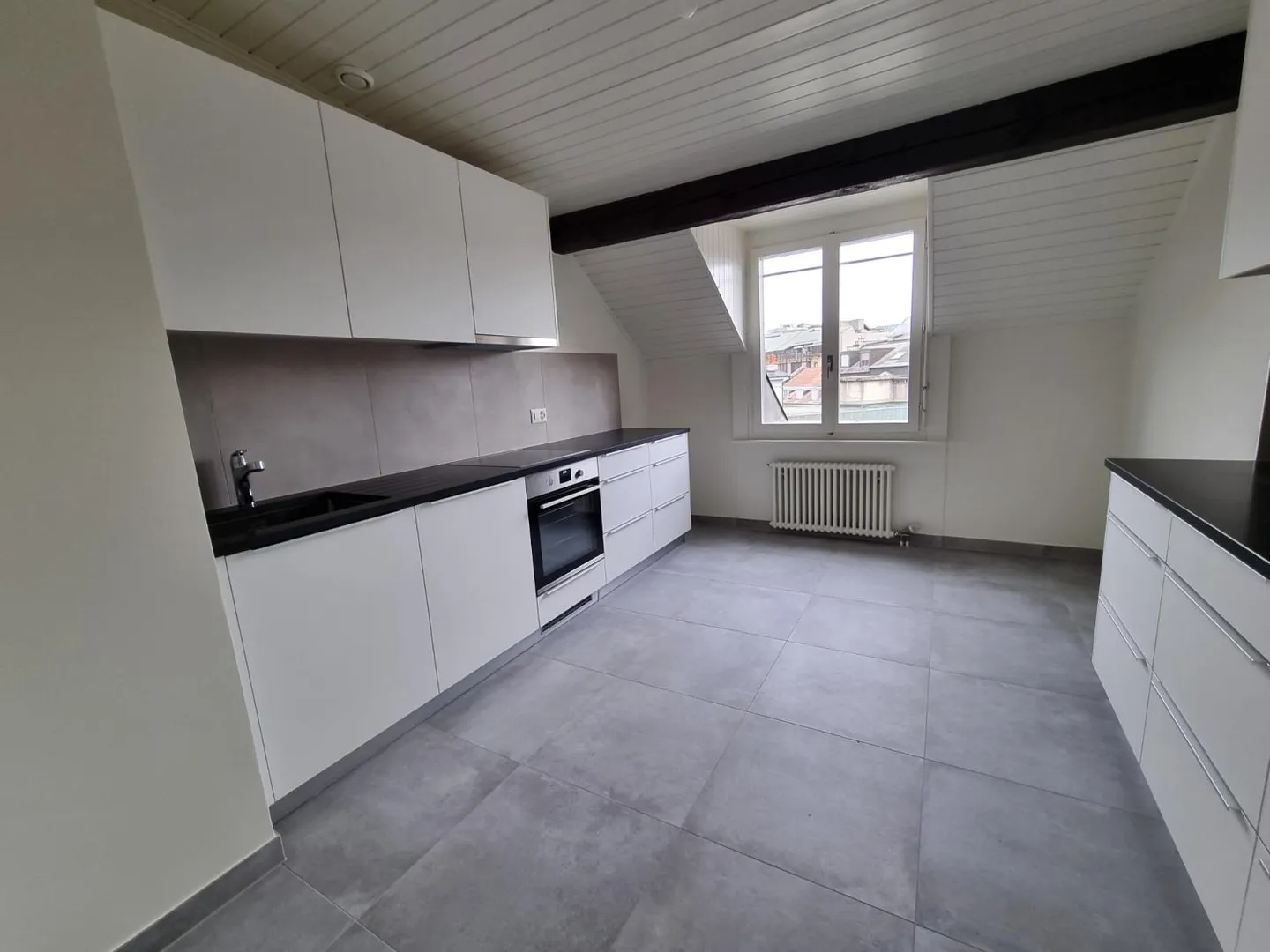 Dachgeschosswohnung mit 6 Zimmern in der Jonction - Foto 2 von 13