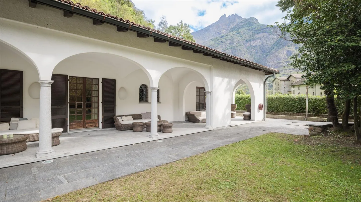 Villa di 16.5 camere con piscina coperta a Pollegio - Foto 7 di 9