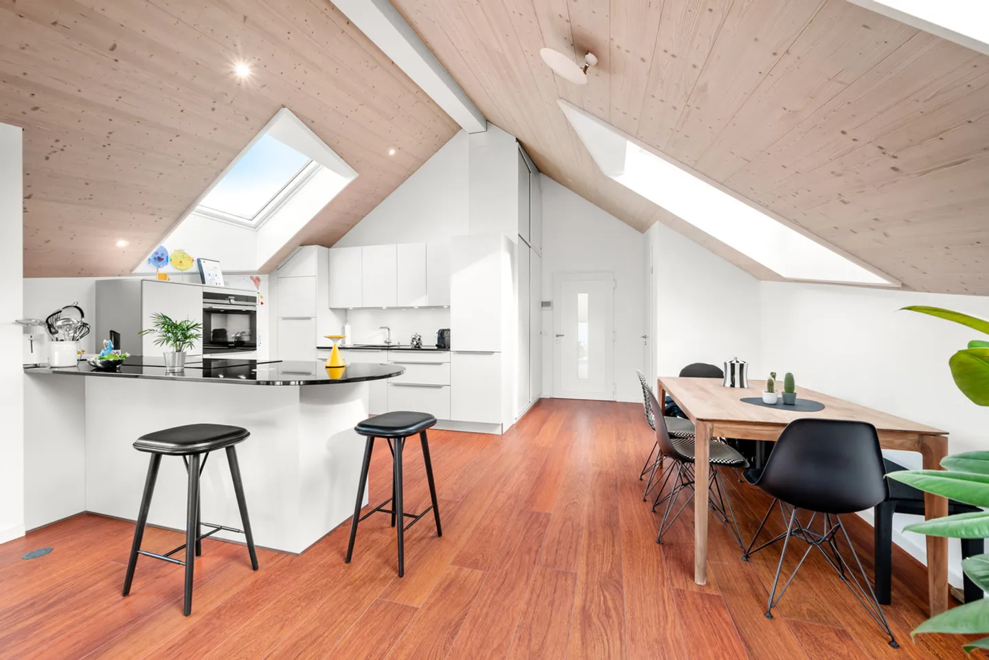 Zwei Eigentumswohnungen mit Liegeplatz und Mieteinnahmen - Foto 4 von 13