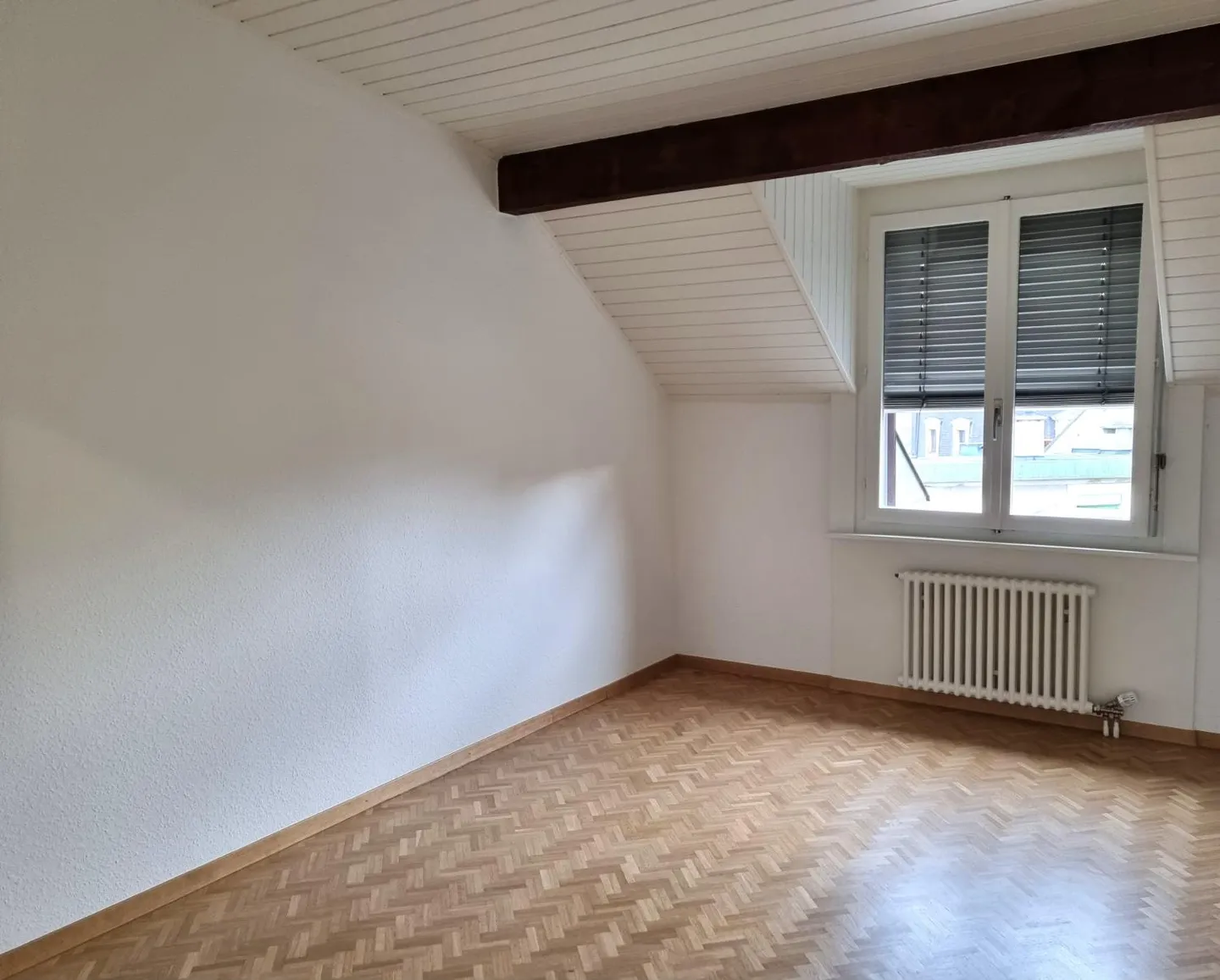 Dachgeschosswohnung mit 6 Zimmern in der Jonction - Foto 7 von 13