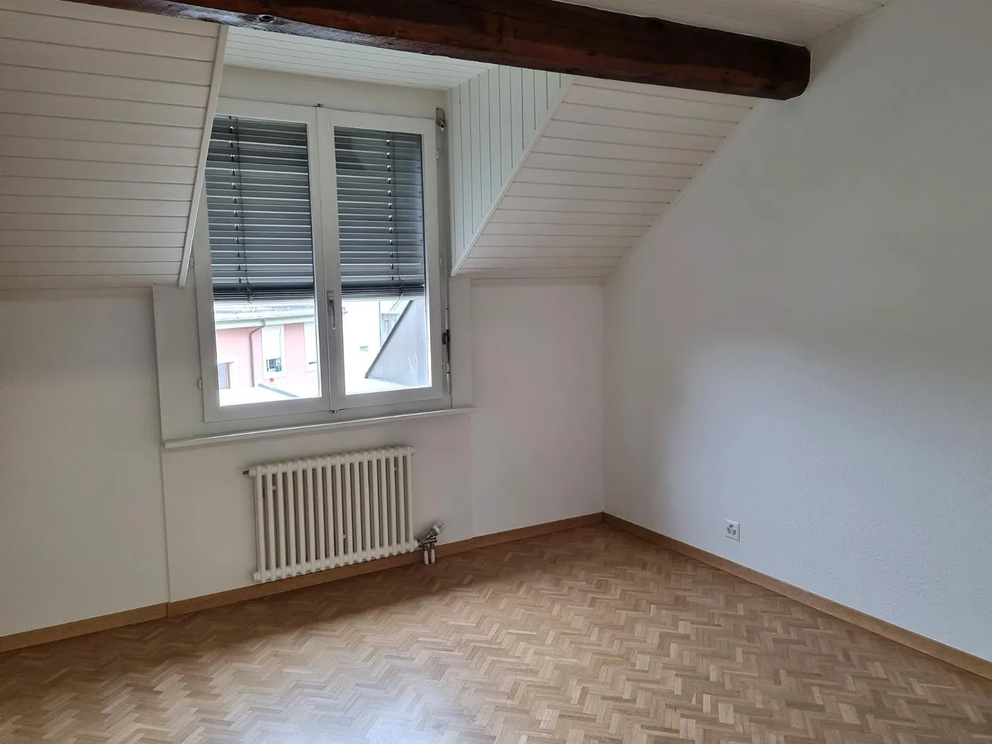 Dachgeschosswohnung mit 6 Zimmern in der Jonction - Foto 8 von 13