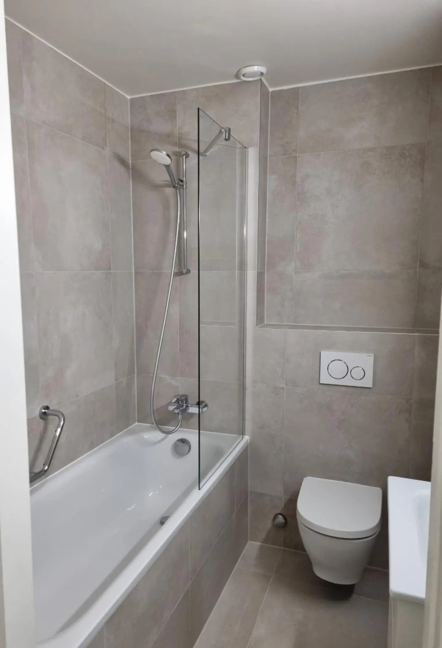 Dachgeschosswohnung mit 6 Zimmern in der Jonction - Foto 9 von 13