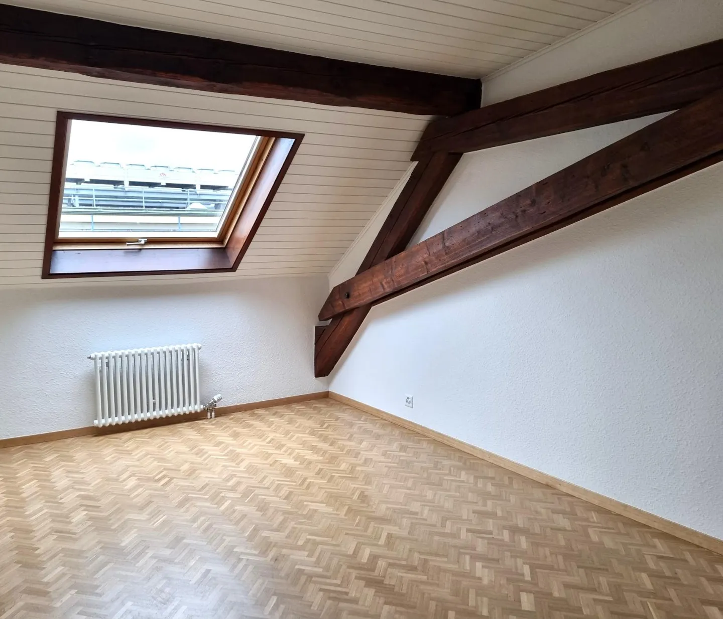 Dachgeschosswohnung mit 6 Zimmern in der Jonction - Foto 5 von 13