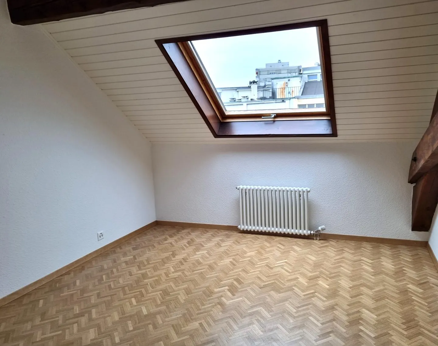 Dachgeschosswohnung mit 6 Zimmern in der Jonction - Foto 6 von 13