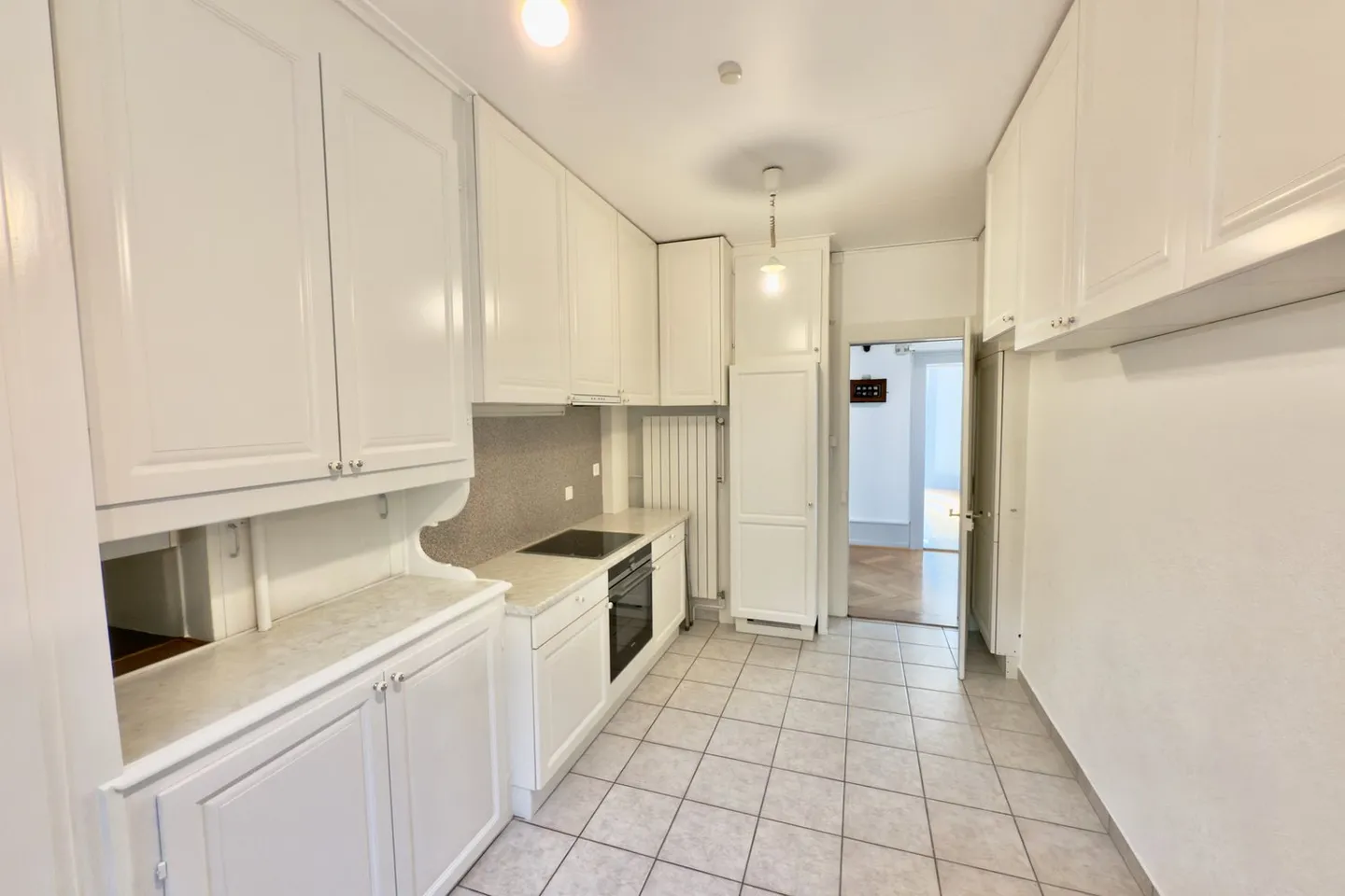 Prachtvolle 7-Zimmer-Wohnung mit Kamin in Neuchâtel - Photo 2 of 13