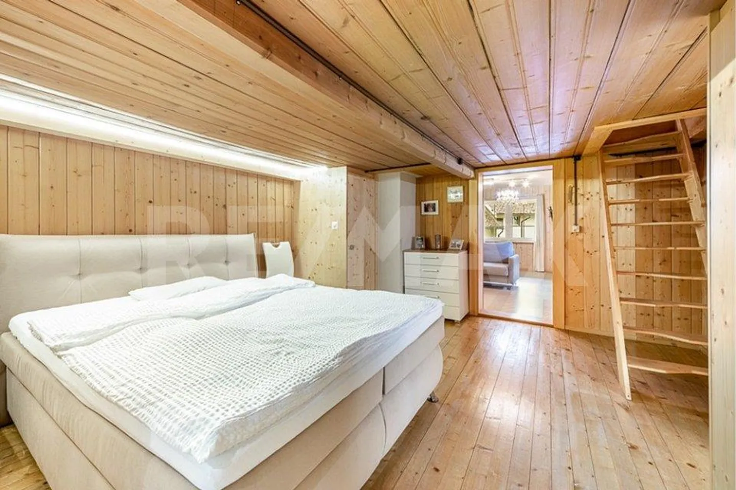 Gepflegtes 5½-ZImmer-Einfamilienhaus als Ferien- oder Festwohnsitz - Foto 11 di 13