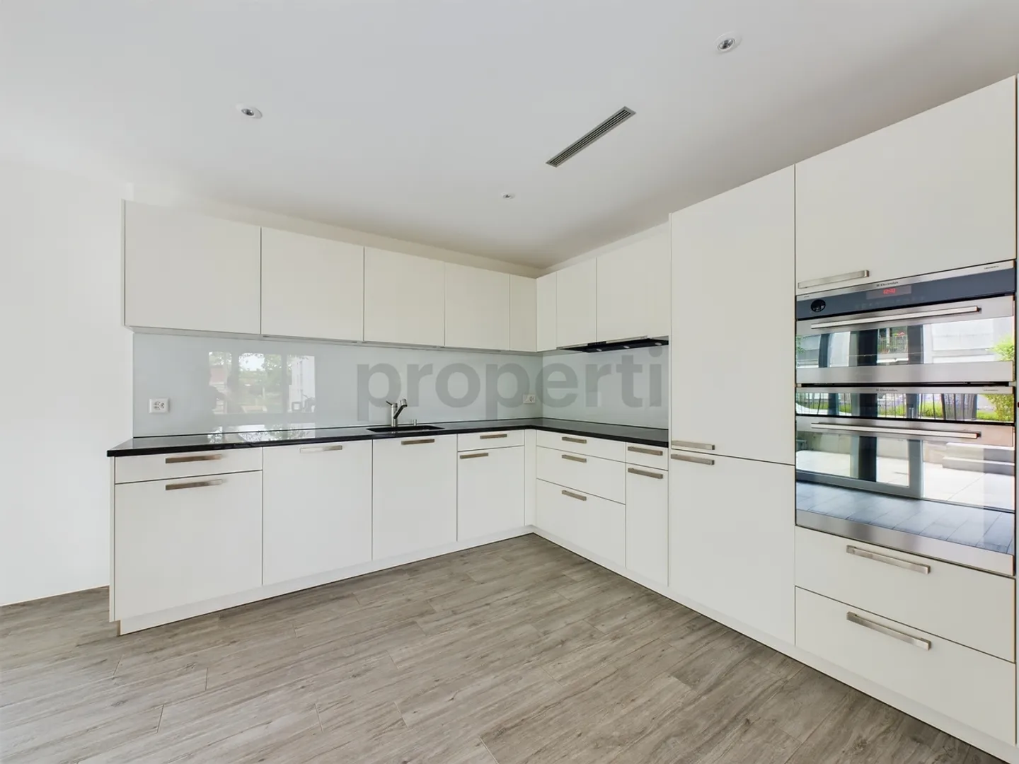 Appartement moderne de 2,5 pièces avec terrasse de jardin à Zurich Affoltern - Photo 4 sur 9