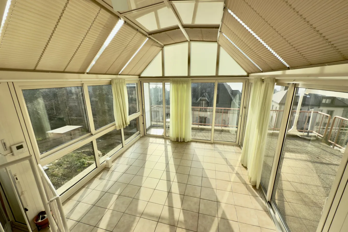 Prachtvolle 7-Zimmer-Wohnung mit Kamin in Neuchâtel - Photo 4 of 13