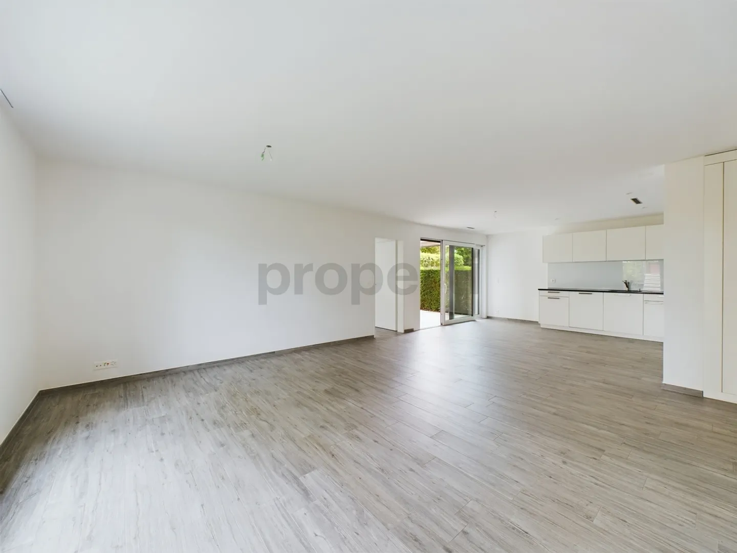 Appartement moderne de 2,5 pièces avec terrasse de jardin à Zurich Affoltern - Photo 5 sur 9