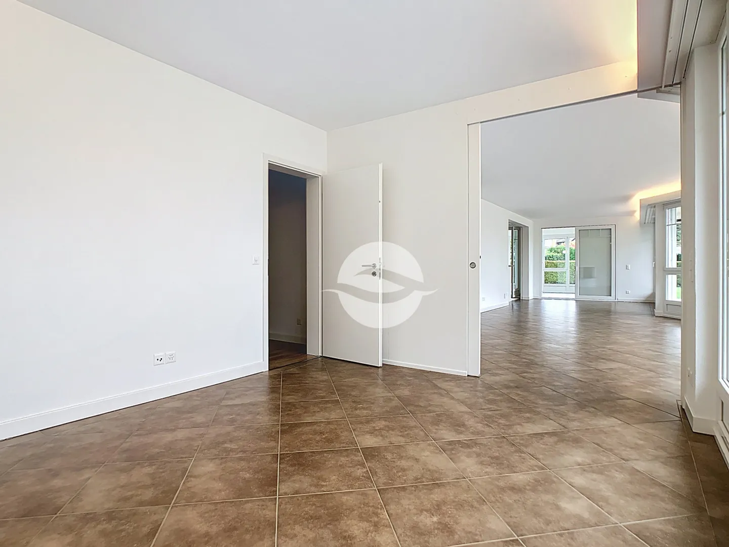 Appartement moderne en rez-de-jardin - Photo 6 sur 15