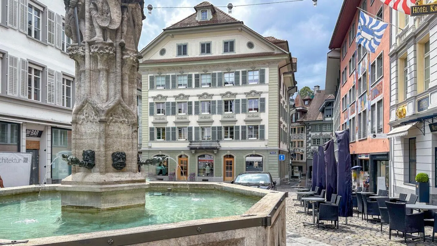 Presenza forte e spazi versatili - Foto 1 di 14