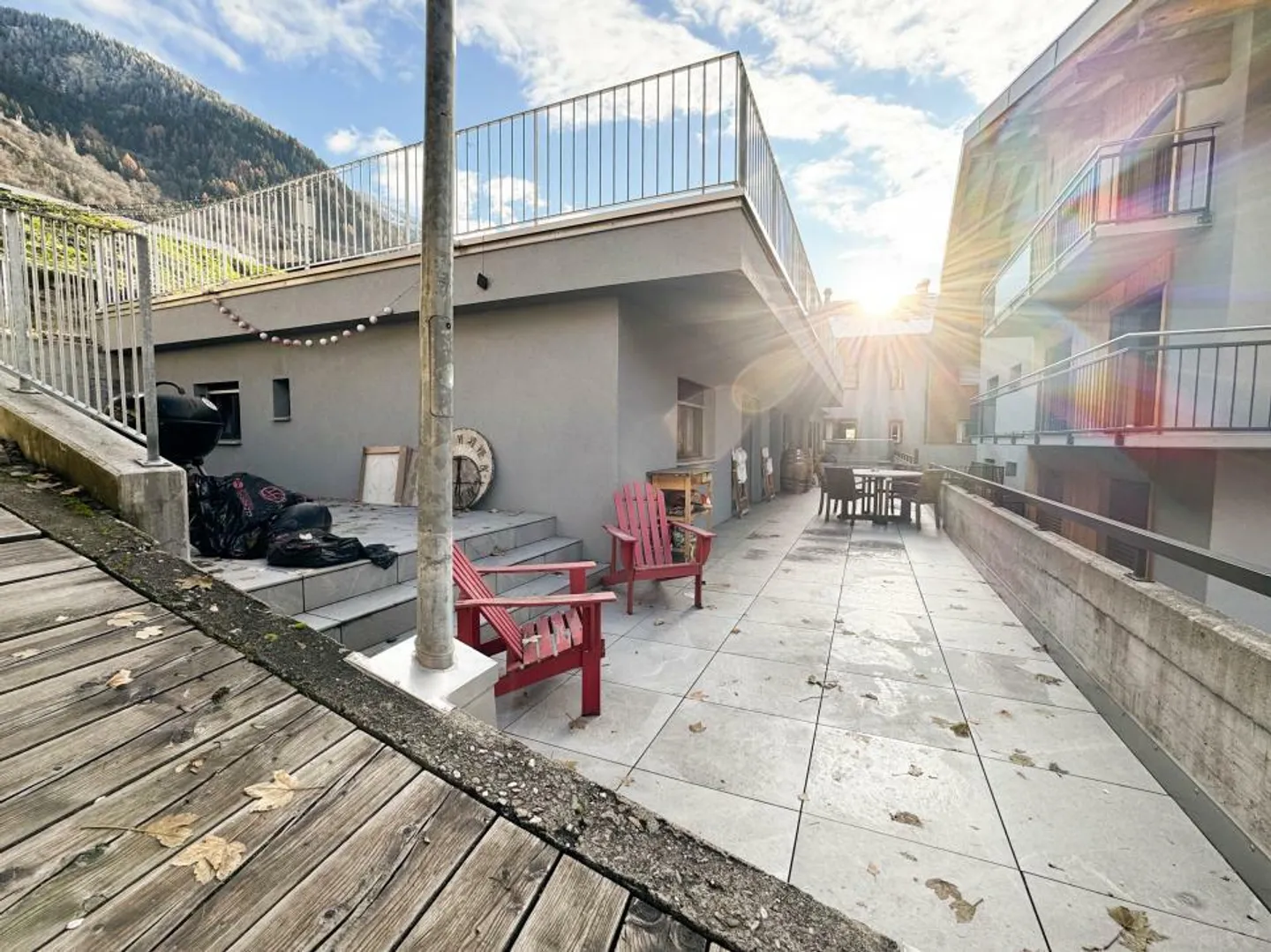 Mixed-use building - Photo 4 of 13
