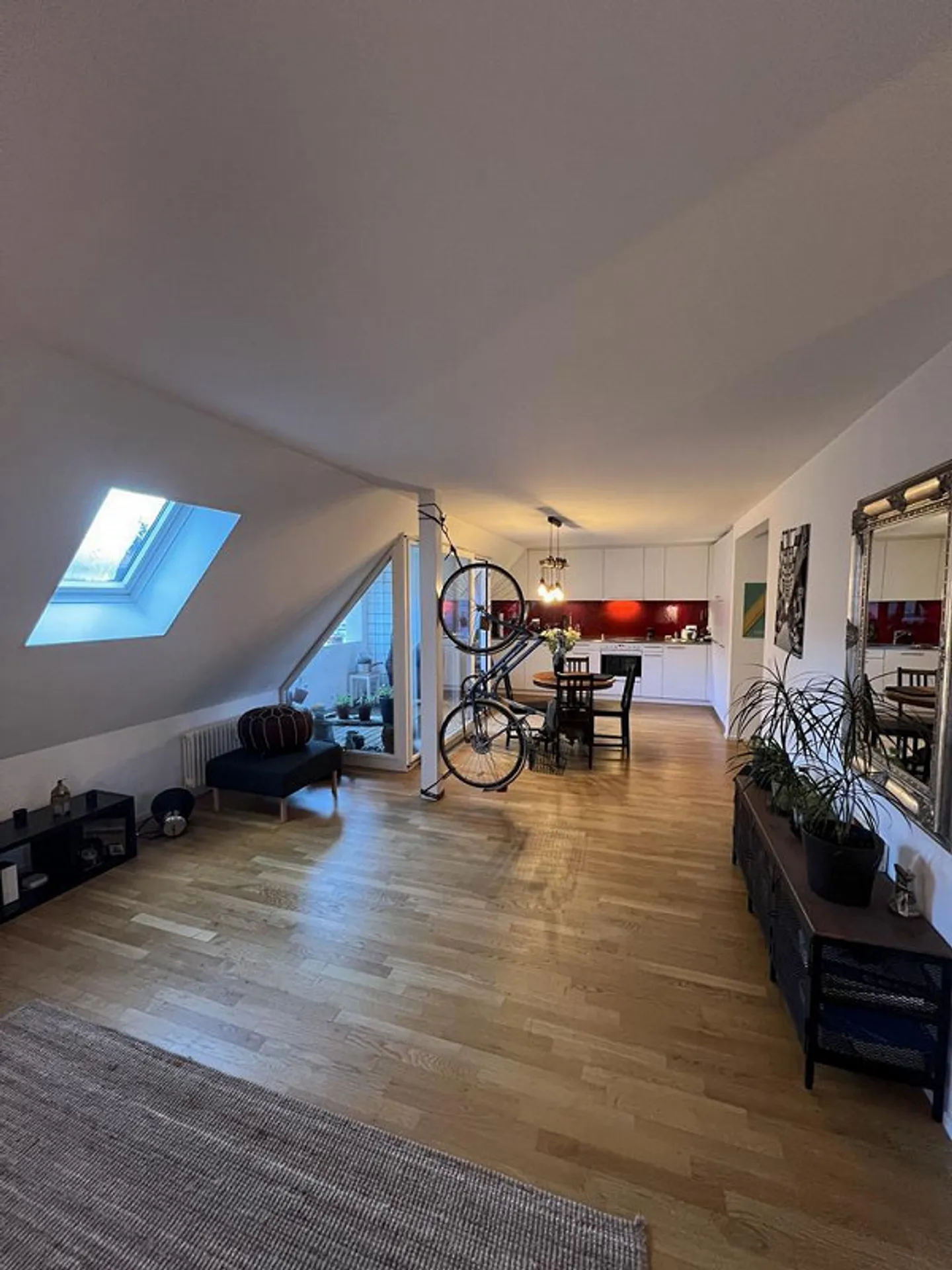 Living in a vibrant urban district - Photo 5 of 7