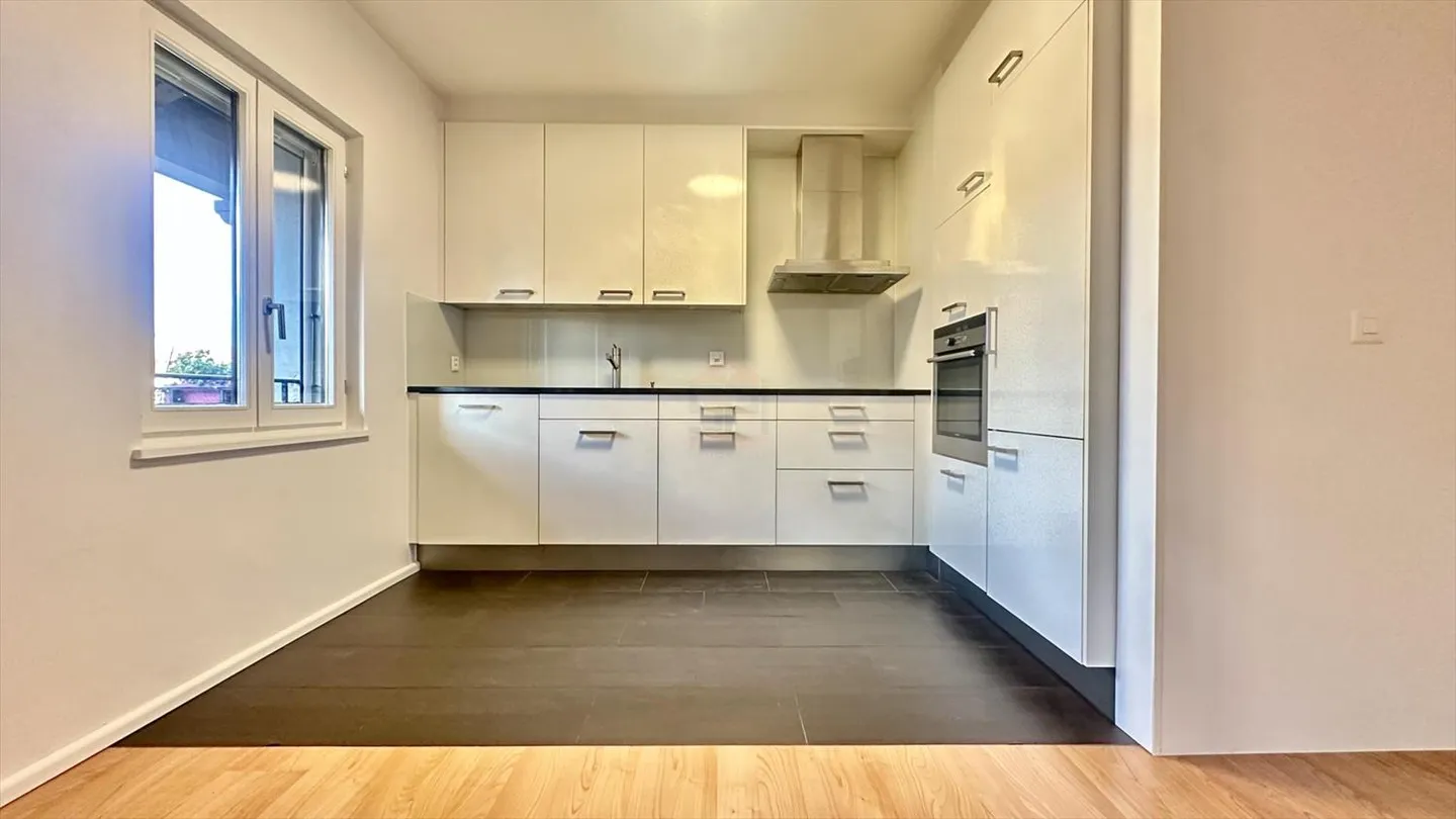 Affascinante Casa Semindipendente con 4 Camere, Completamente Ristrutturata, 108 m² - Foto 2 di 8