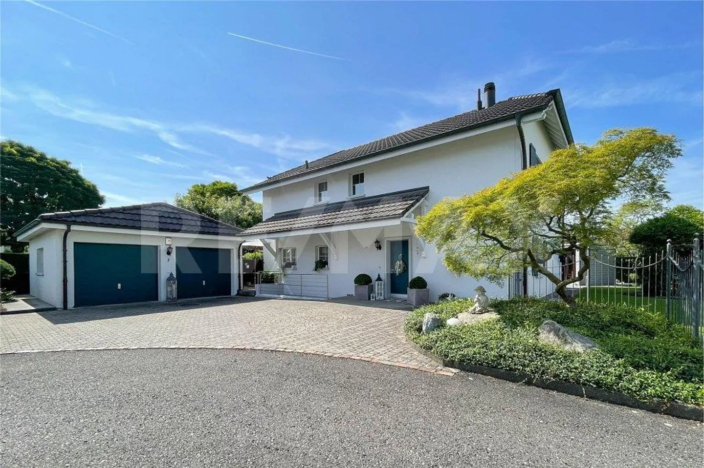 6.5-room single-family house with a dream wine cellar in Hunzenschwil for sale - Photo 1 of 13