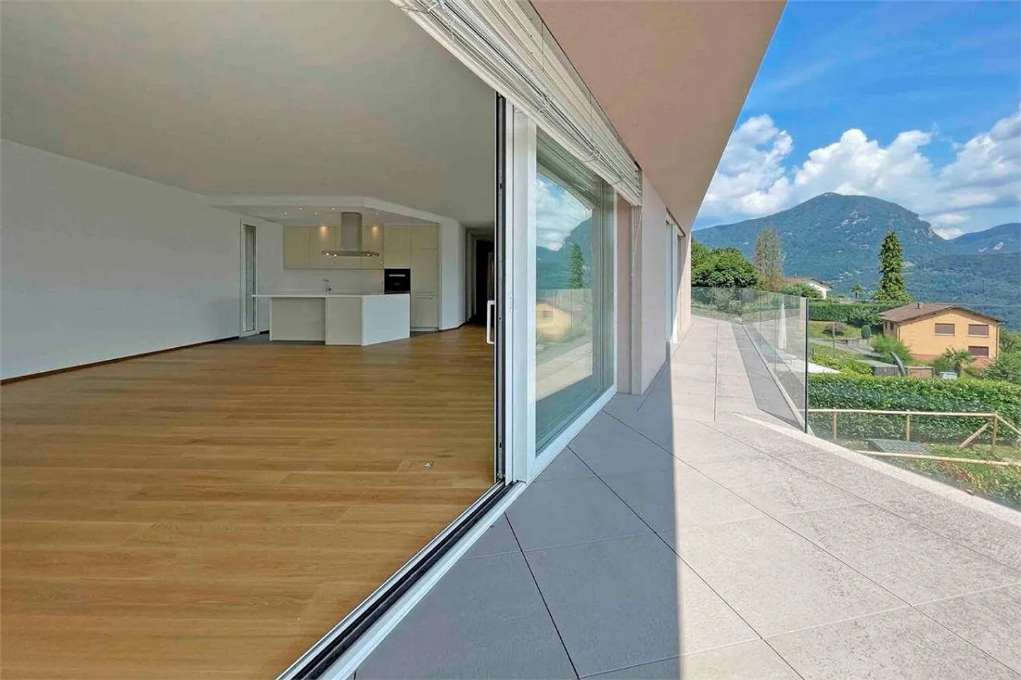 Attico dominante con vista lago a Carona - Foto 3 di 13