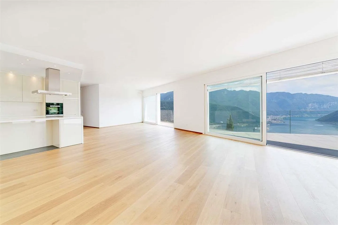 Attico dominante con vista lago a Carona - Foto 7 di 13