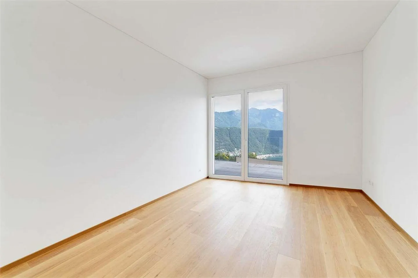 Attico dominante con vista lago a Carona - Foto 9 di 13