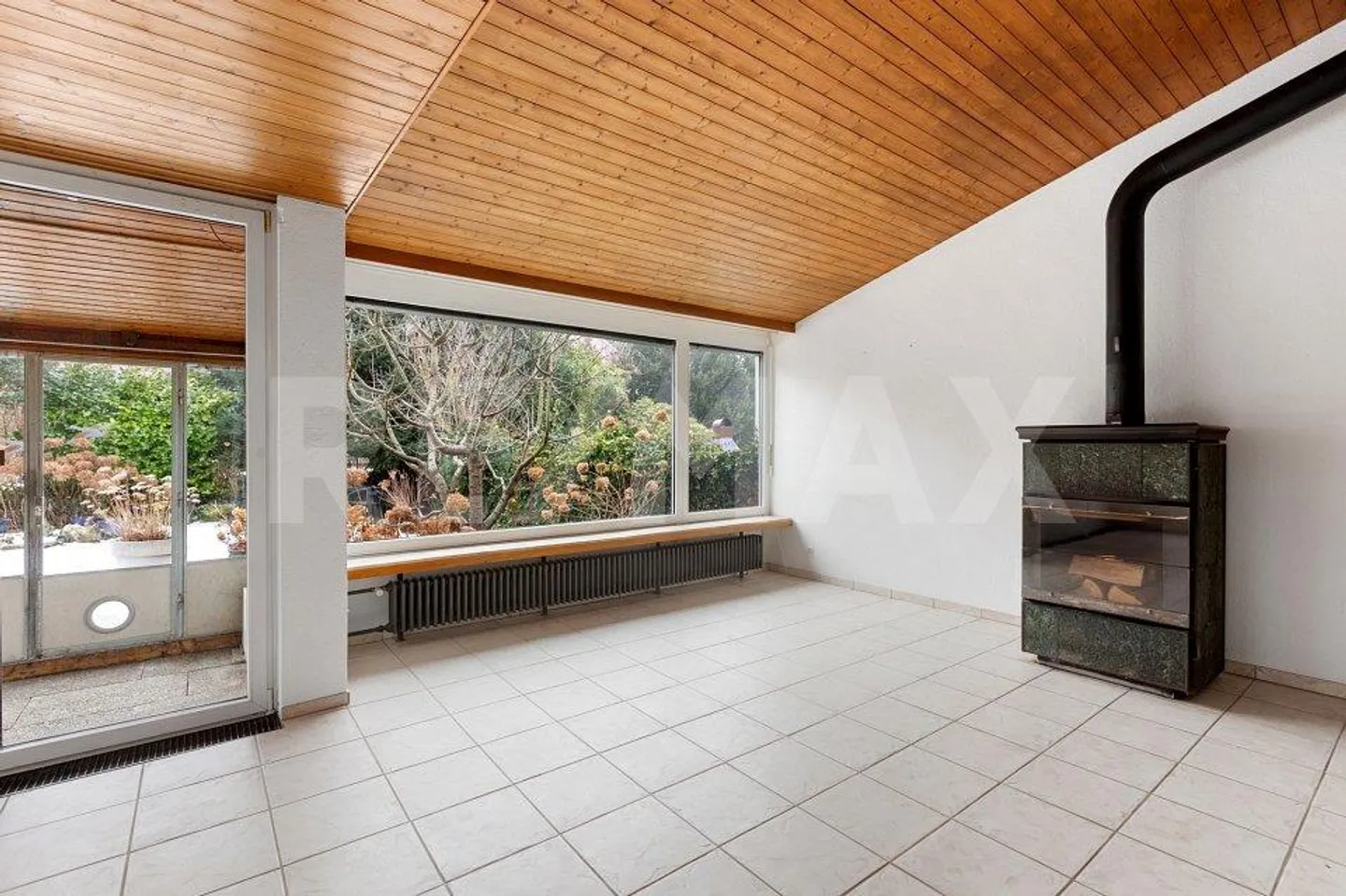 Casa bifamiliare di 5 stanze con potenziale di sviluppo in una zona residenziale tranquilla e ambita - Foto 4 di 13