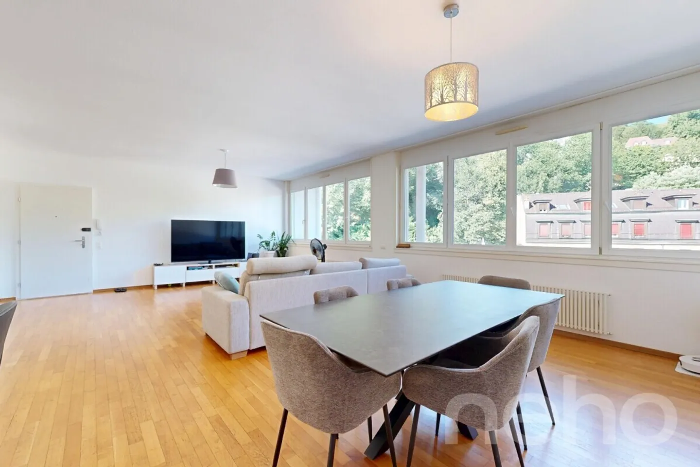 Bright family apartment just steps from all amenities - Photo 1 of 12
