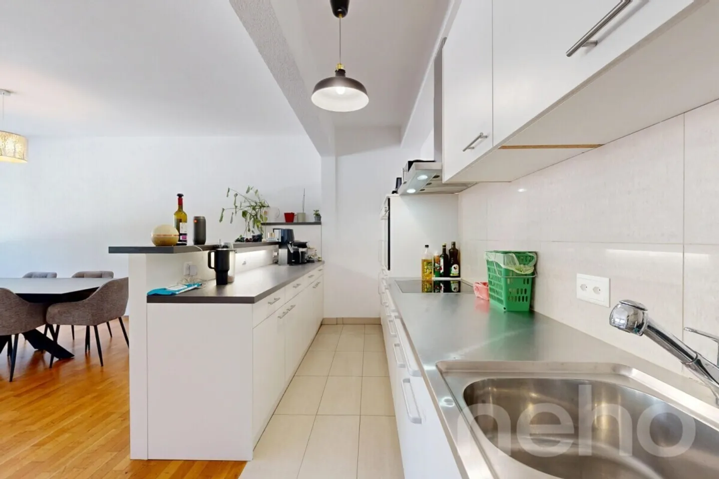 Bright family apartment just steps from all amenities - Photo 4 of 12