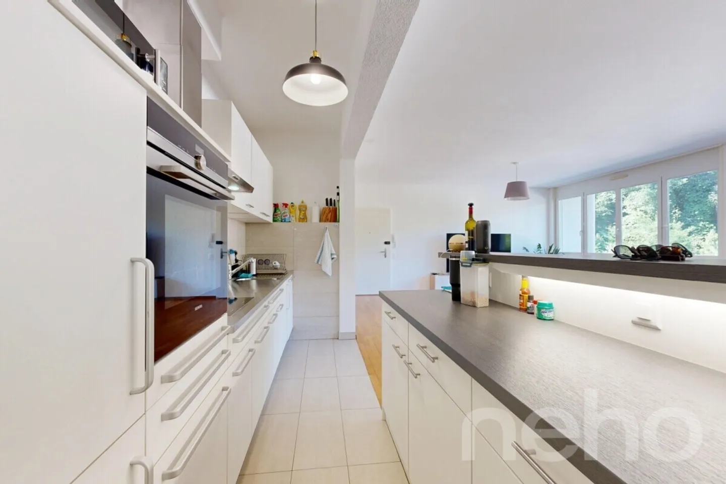 Bright family apartment just steps from all amenities - Photo 5 of 12