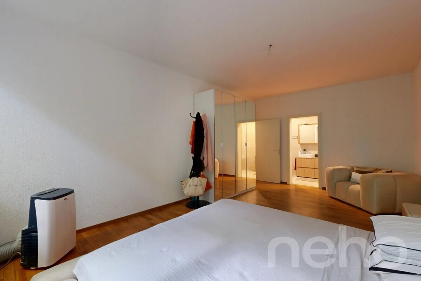 Bright family apartment just steps from all amenities - Photo 7 of 12