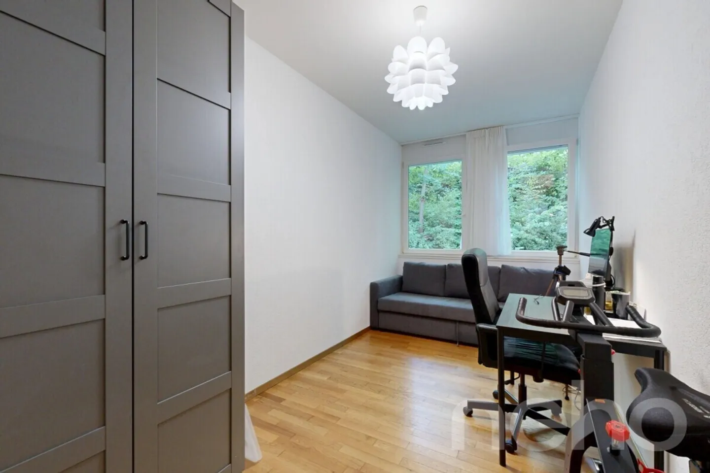 Bright family apartment just steps from all amenities - Photo 10 of 12
