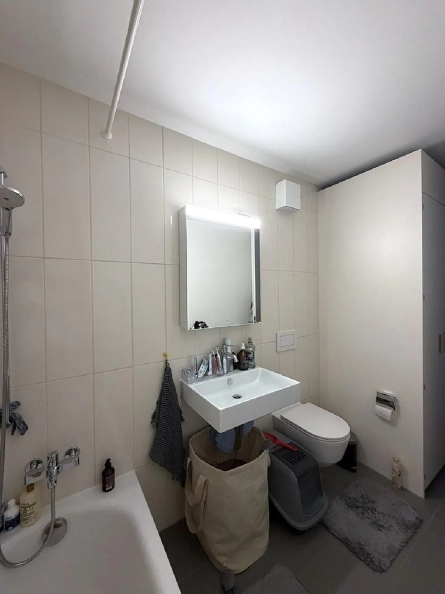Appartement moderne 2.5 pièces avec balcon et vue sur la ville à Zurich-Binz - Photo 2 sur 9